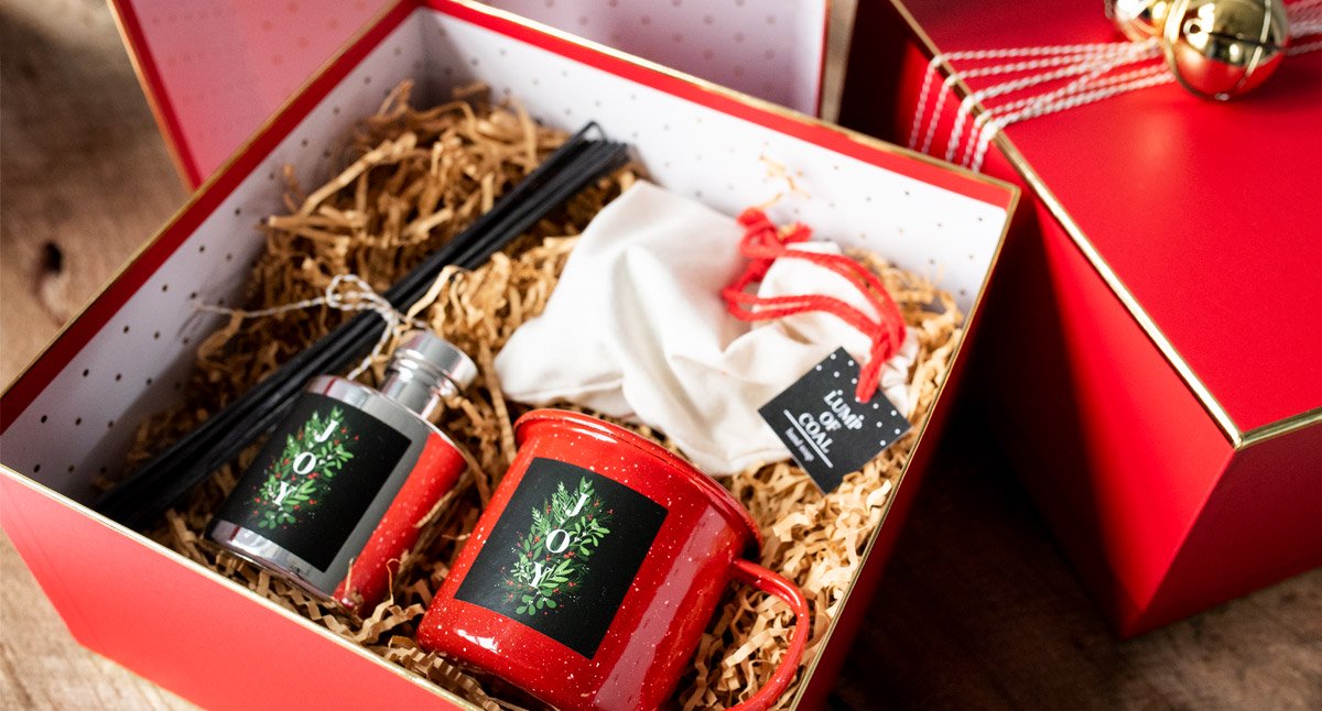 Upgrade Your Gift Game: 5 Luxurious Holiday Party Gifts Everyone Will Love! - Guest Blog Traffic: Driving Engagement, Elevating Content