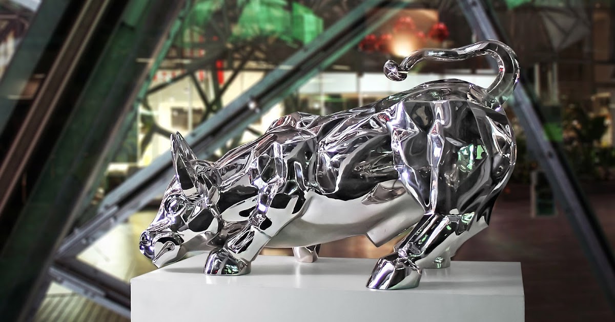 Intricacy in Motion: Exploring the Craftsmanship of Raging Bull Statues