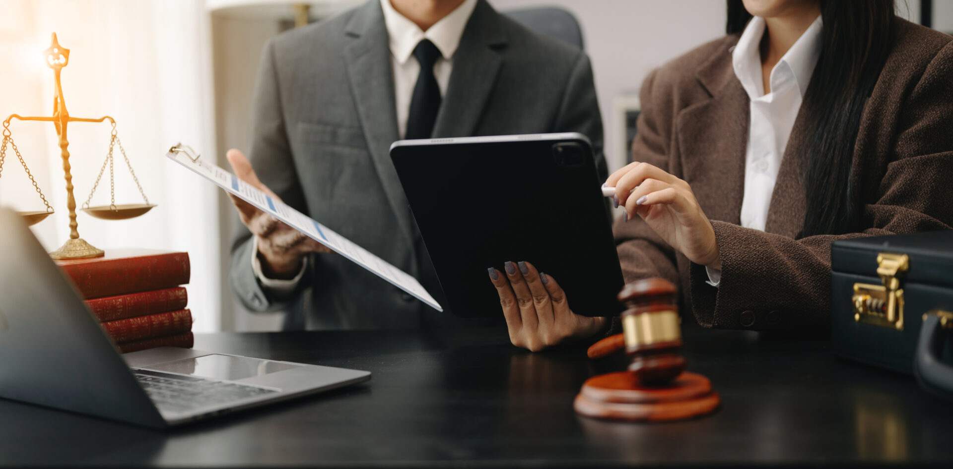 How To Choose The Best SEO Service For Law Firms - HYER Studios