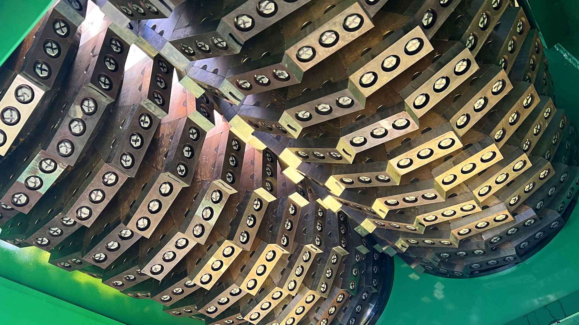 Patented Knife Technology - CM Shredders