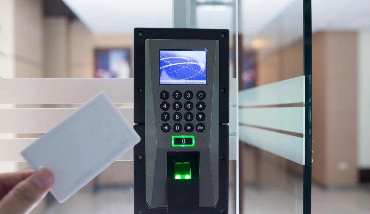 How to Choose the Right Access Control System for Your Business? | Articles | Goldline Security System | Gan Jing World - Technology for Humanity | Video & Movie Streaming