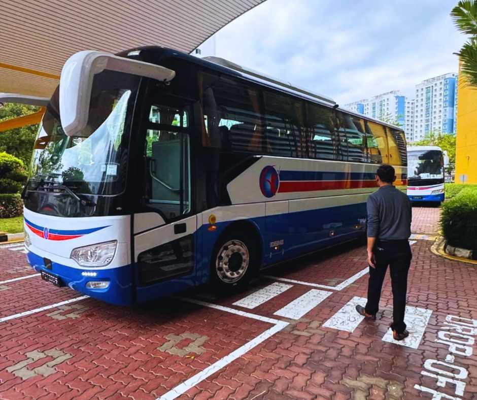 How Employee Shuttle Services Singapore Improve Workplace Punctuality