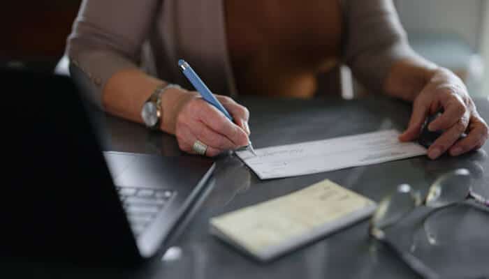 How to Write a Check in USA : A Guide for Beginners