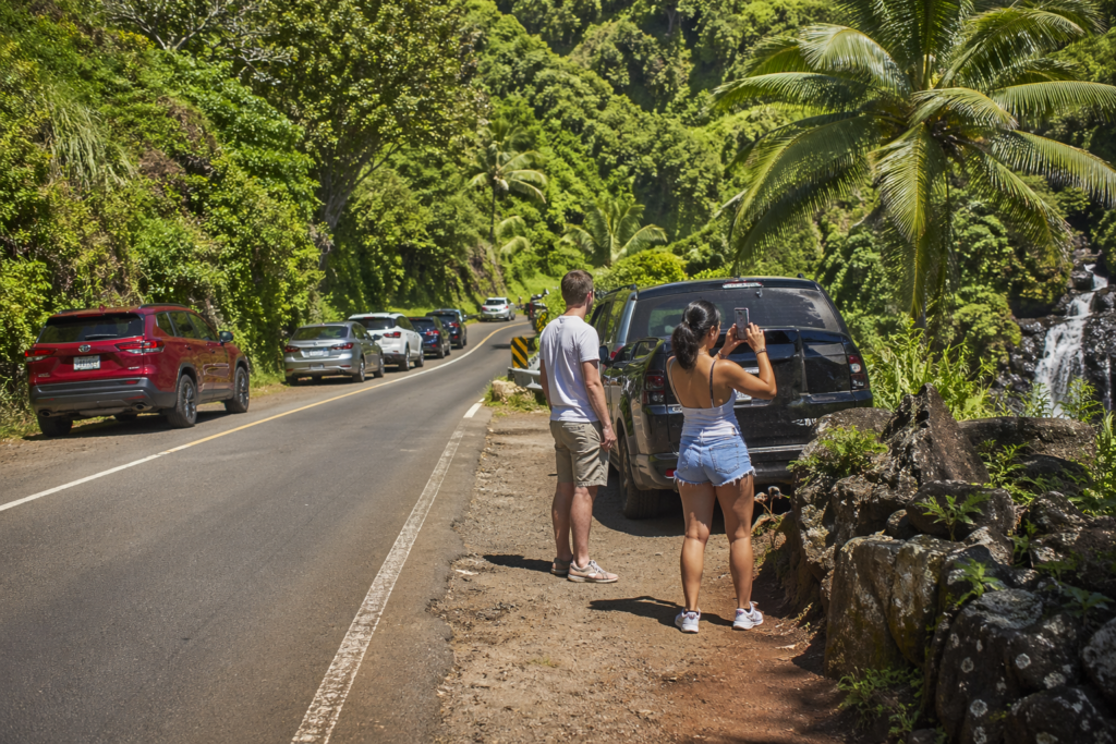 Avoid Parking Fines on Road to Hana: Legal Stops Guide