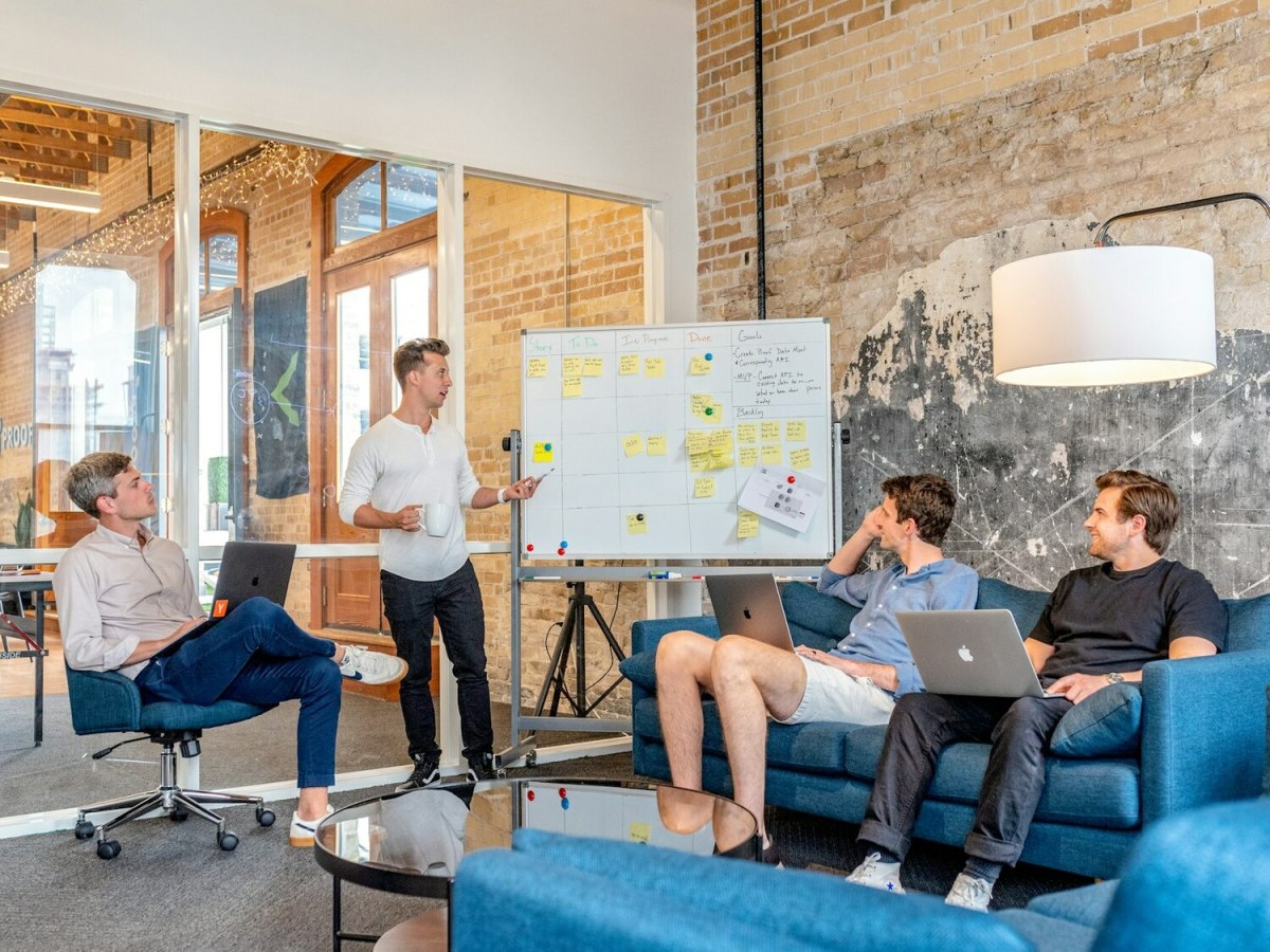 Freelancer vs. Agency: Which Path Offers the Best Ecommerce Design Value in 2026? – Nayra