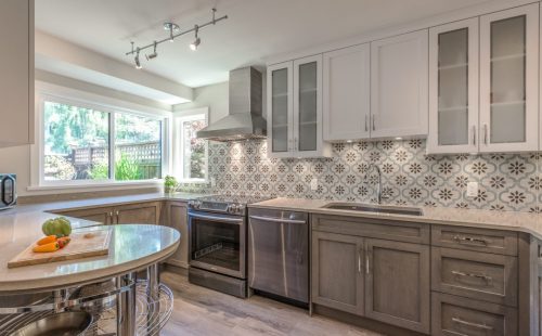 Modern kitchen designs with smart space solutions | Indoor Outdoor Guy Renovations Inc