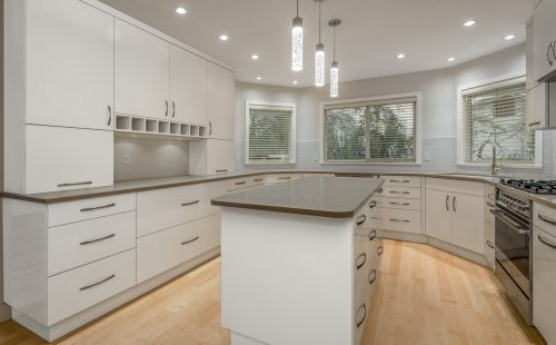Functional ideas for a stylish and modern kitchen environment | Indoor Outdoor Guy Renovations Inc